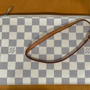 LOUIS VUITTON POCHETTE
